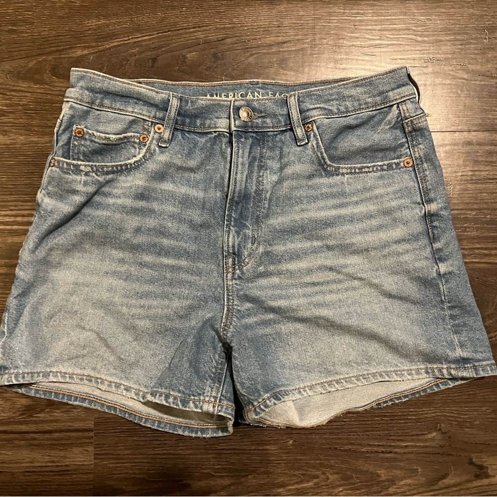 American Eagle Strigid Super High Rise Relaxed Short